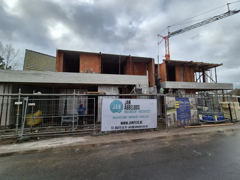 Voorgevel nieuwbouwproject in Moerkerke met vaartzicht