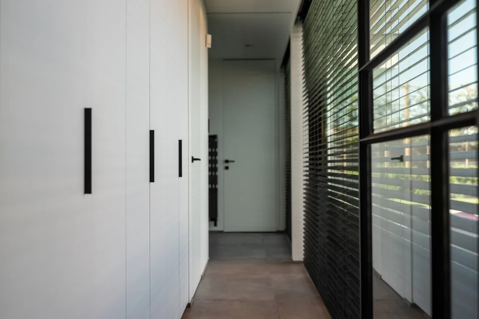 Interieur nieuwbouw woning De Haan met veel licht