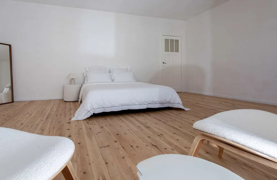 Interieur na verbouwing in Brugse binnenstad – leefruimte met licht