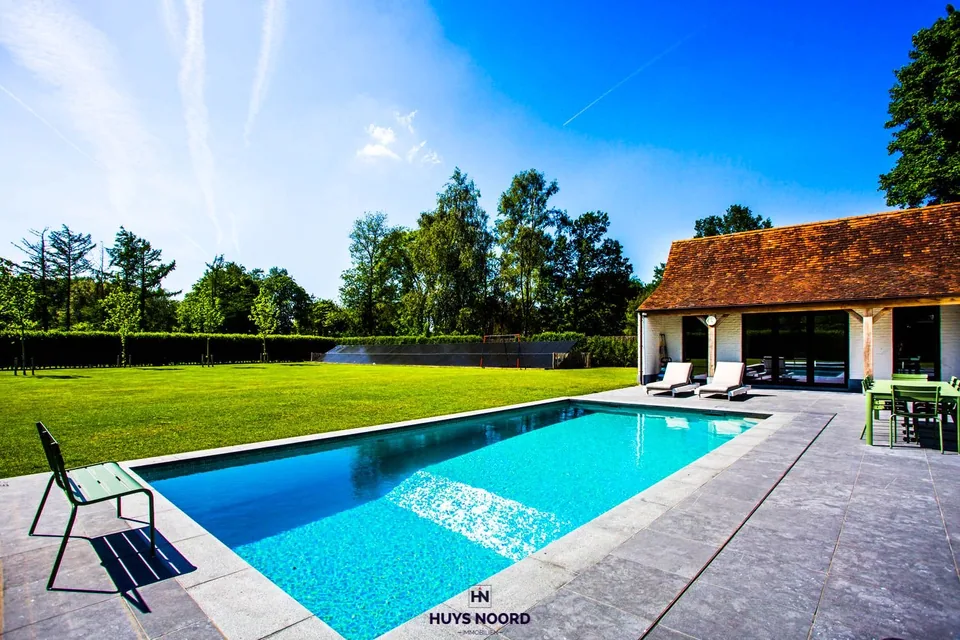 Detail architectuur hoeve renovatie Damme