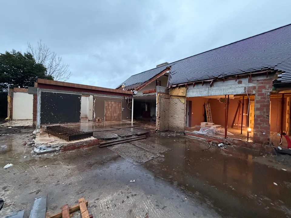 Voorgevel renovatie woning in Varsenare door J.A.N plus Architecten