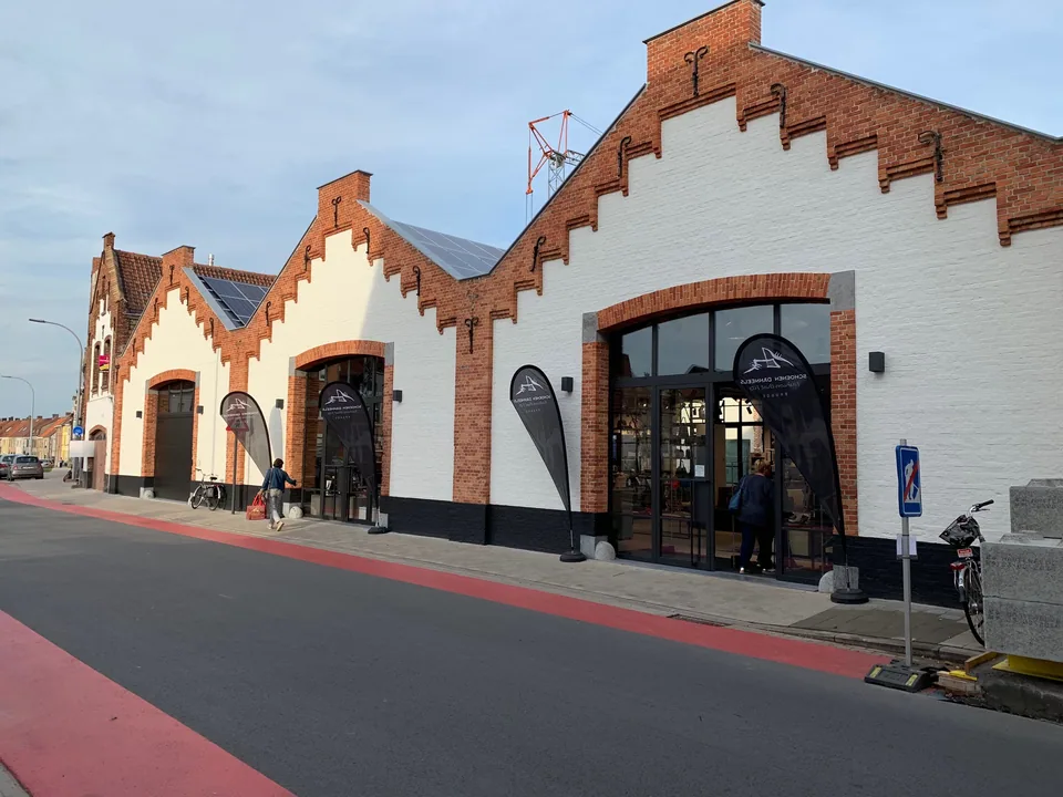 Winkelpand met appartementen Sint-Andries, Brugge